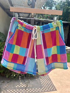 Checkered beach towel short